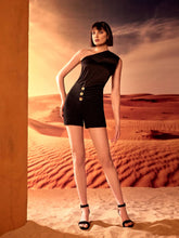One - shoulder top and High - waisted short brim